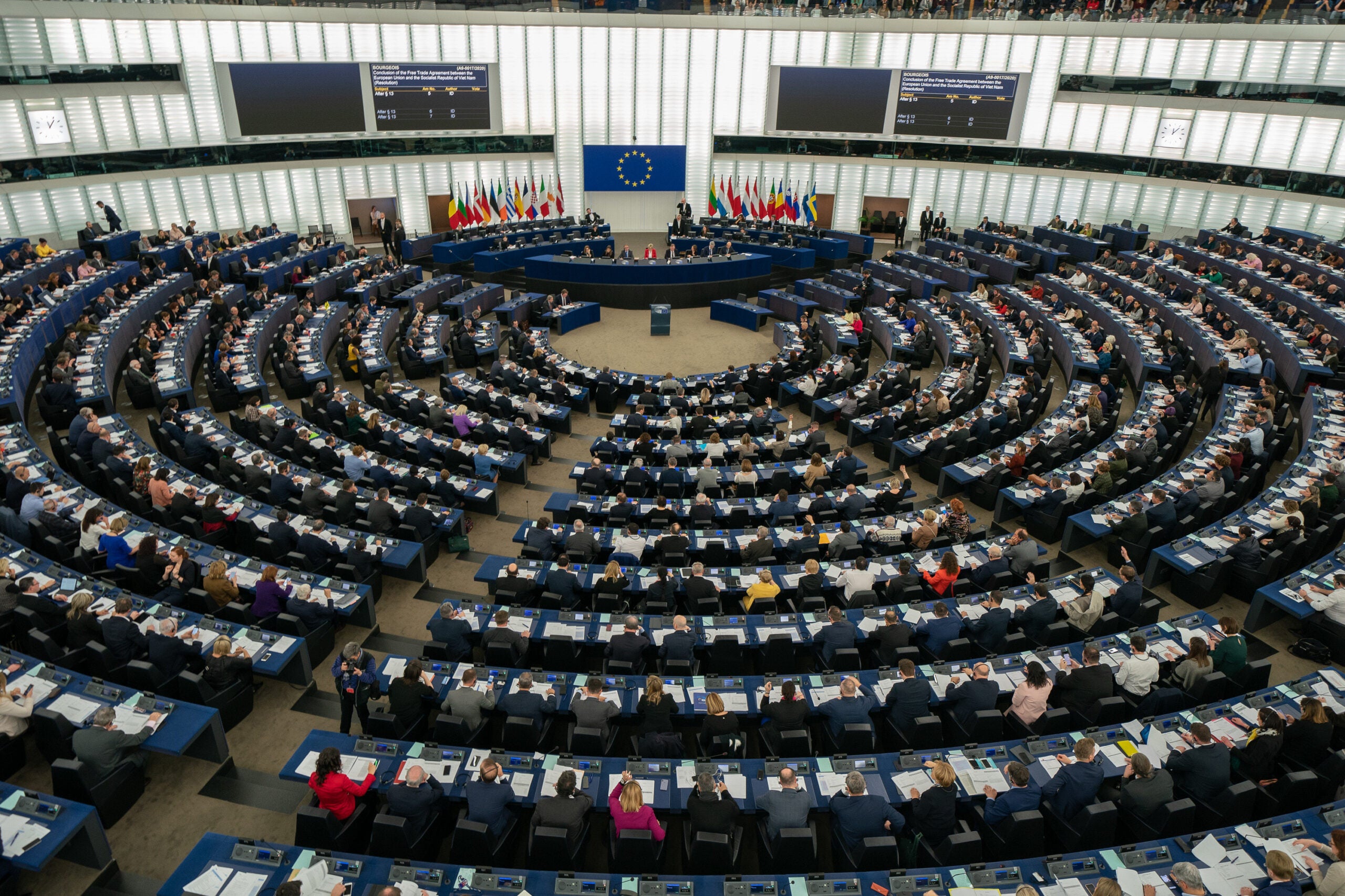 EIB submits 2025 funding plan as EU denies gas transition status