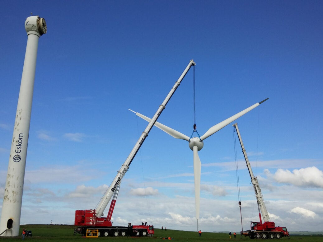 Wind turbine head suspended from crane