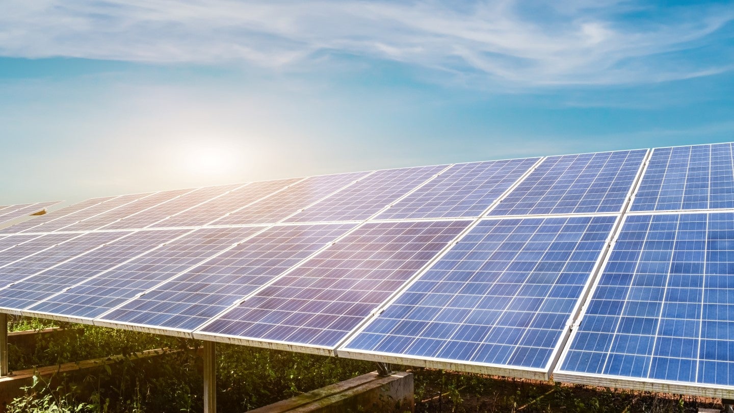 Economie va construi 600 MW de capacitate solară în Gorgia, România