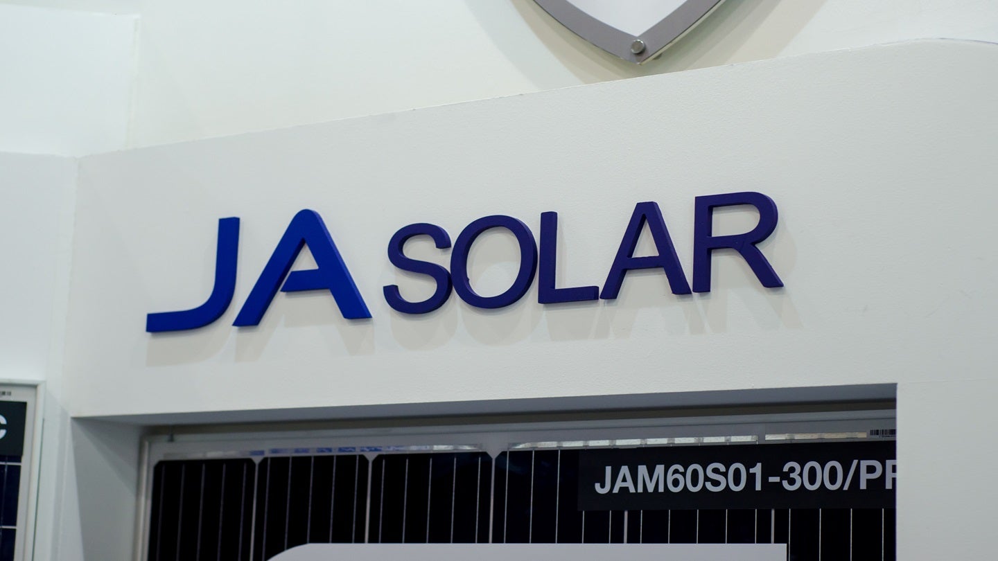 JA Solar delivers PV modules for China's Ulan Buh Desert project