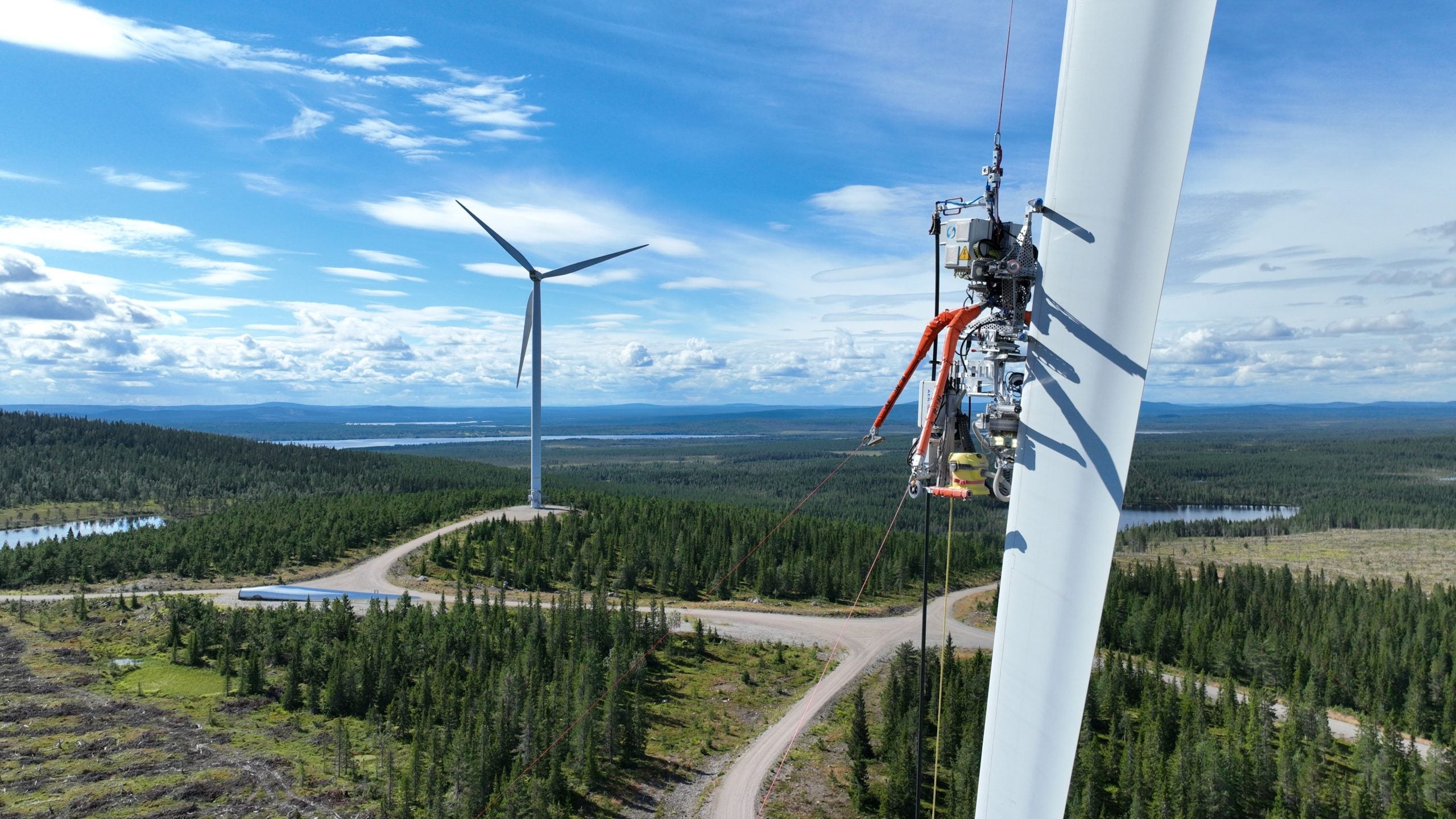 Robots versus humans: will wind turbine management reach complete automation?