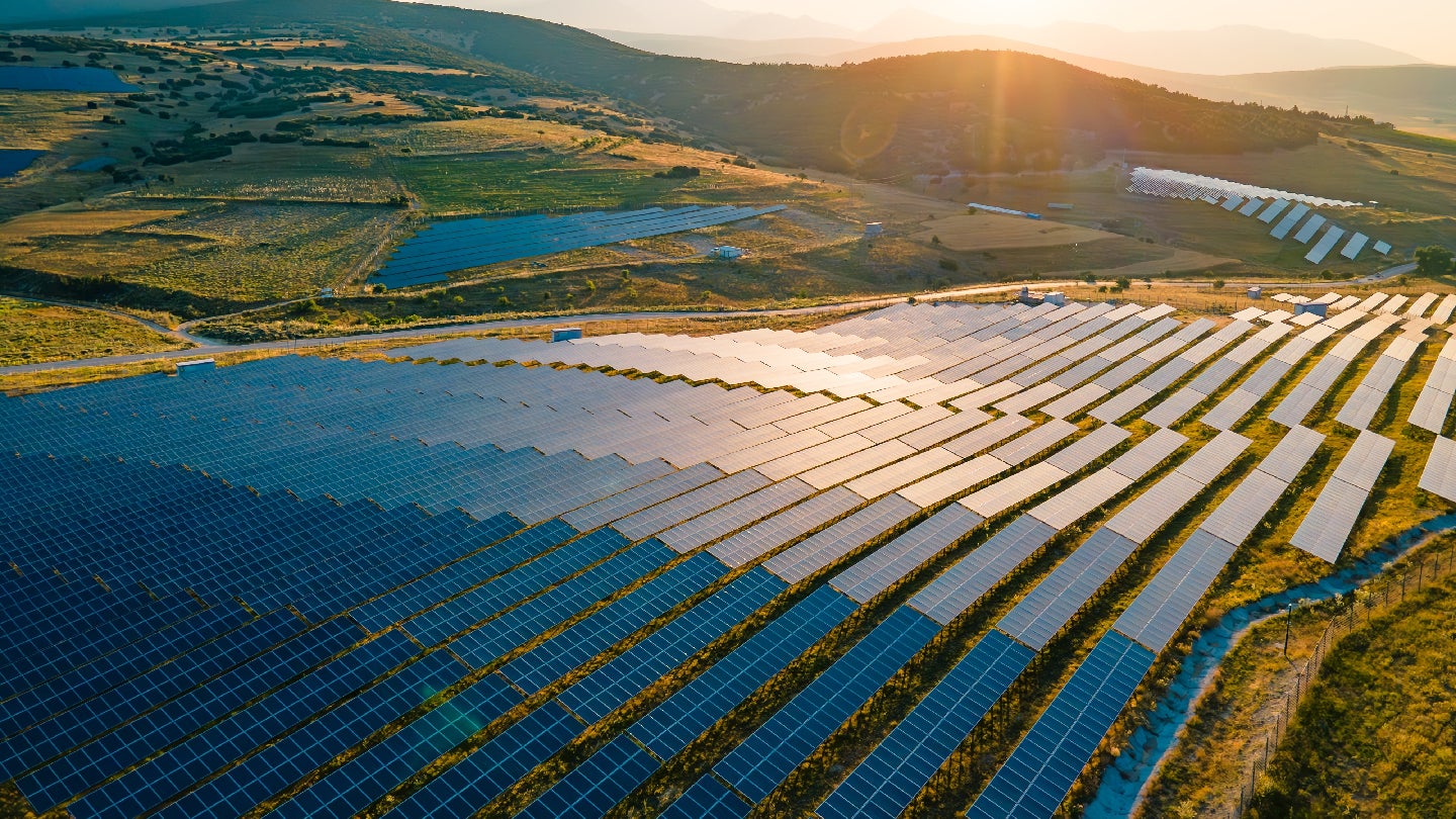 EU sees shift as wind and solar outpace fossil fuels in power output