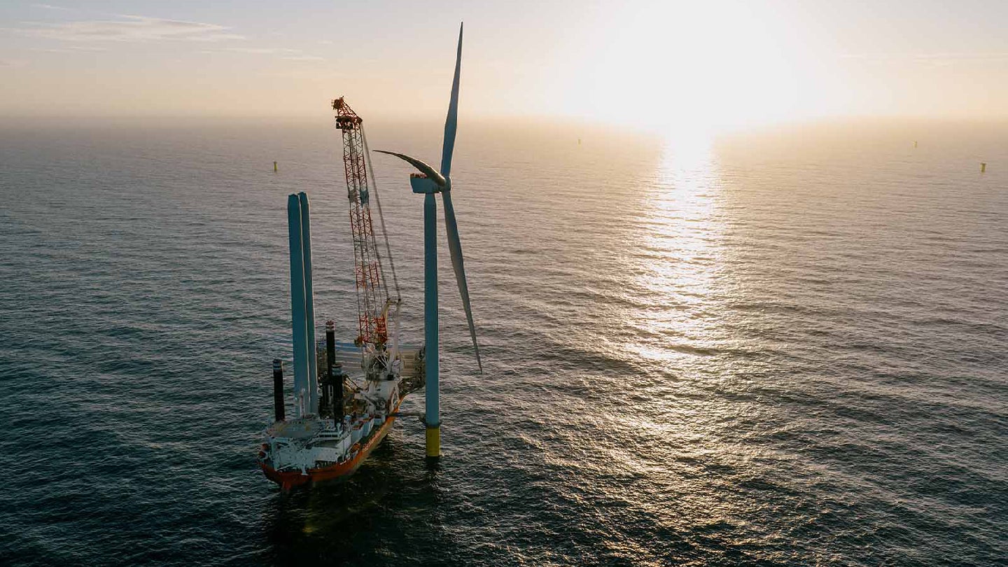 RWE installs CO2-reduced steel tower and recyclable blades at Thor