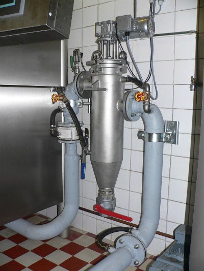 self-cleaning filter system